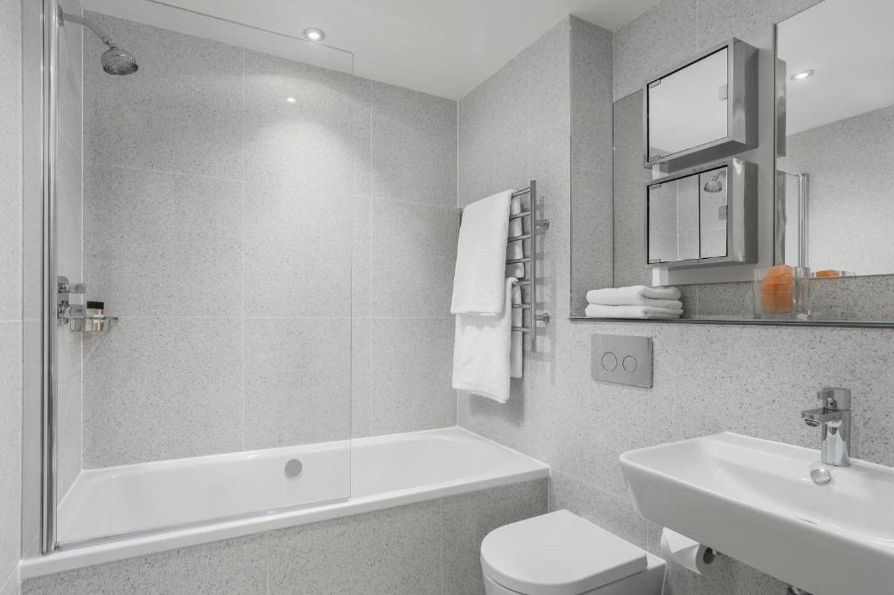 برايتون Q Square By Supercity Aparthotels المظهر الخارجي الصورة