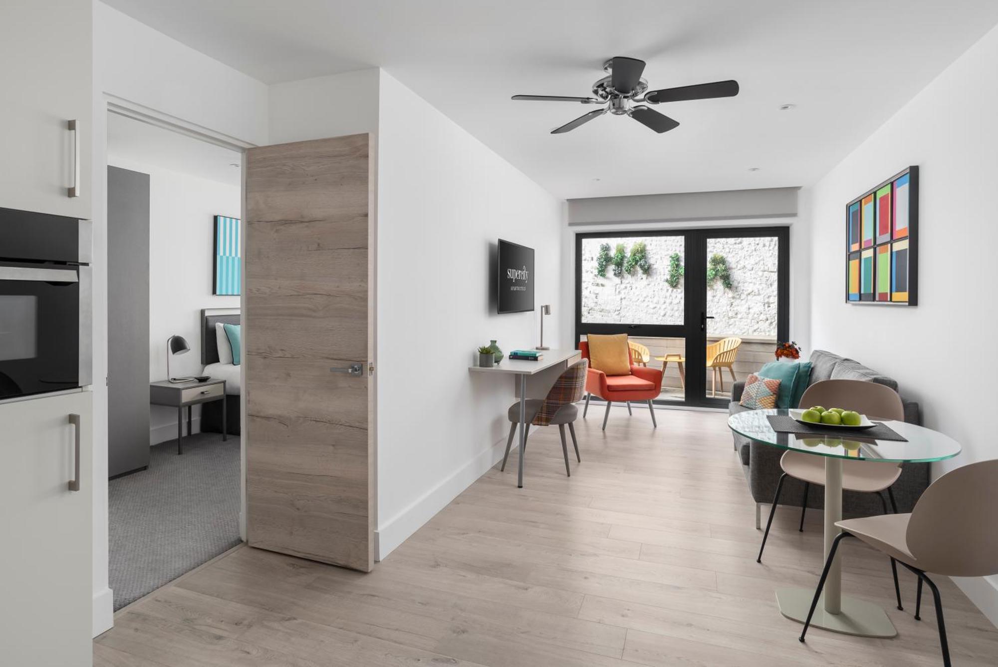 برايتون Q Square By Supercity Aparthotels المظهر الخارجي الصورة